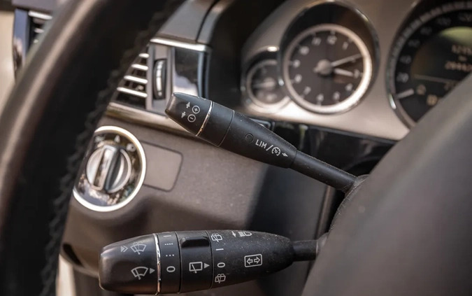 Mercedes-Benz Klasa E cena 33900 przebieg: 284000, rok produkcji 2011 z Ujazd małe 667